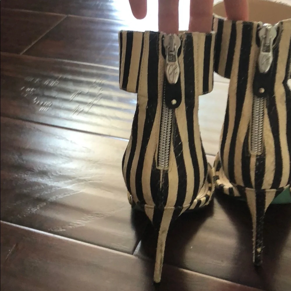 Real Italian leather black/white stripe pumps - Picture 3 of 7